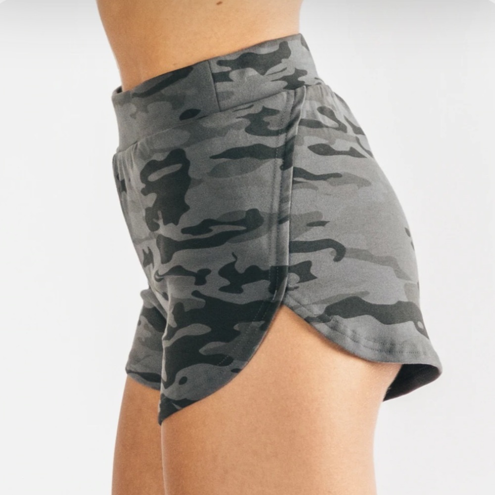 Alphalete Identity Cozy Short in Phantom Camo